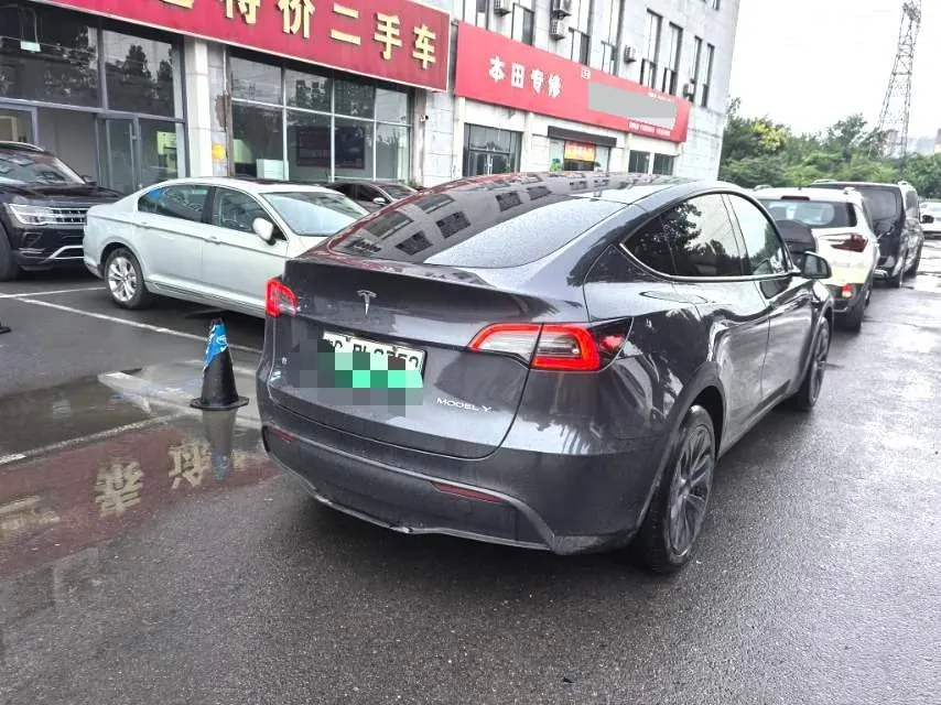 Tesla 2024 Model Y long endurance all-wheel drive version automatic transmission 3