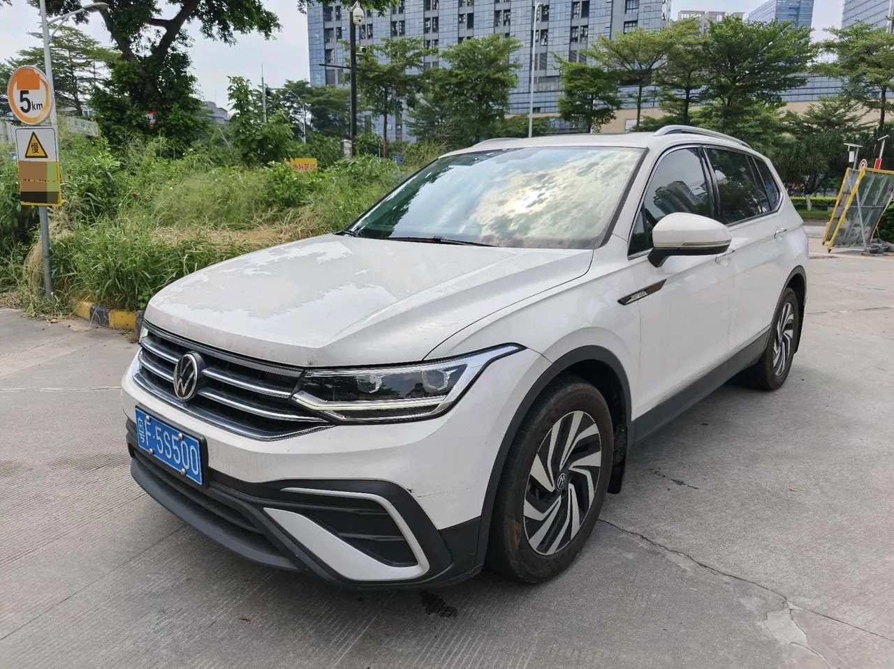 Open image lightbox: Volkswagen 2022 Tiguan L 2.0TSI 330TSI Two-Drive Smart Edition Automatic Gear