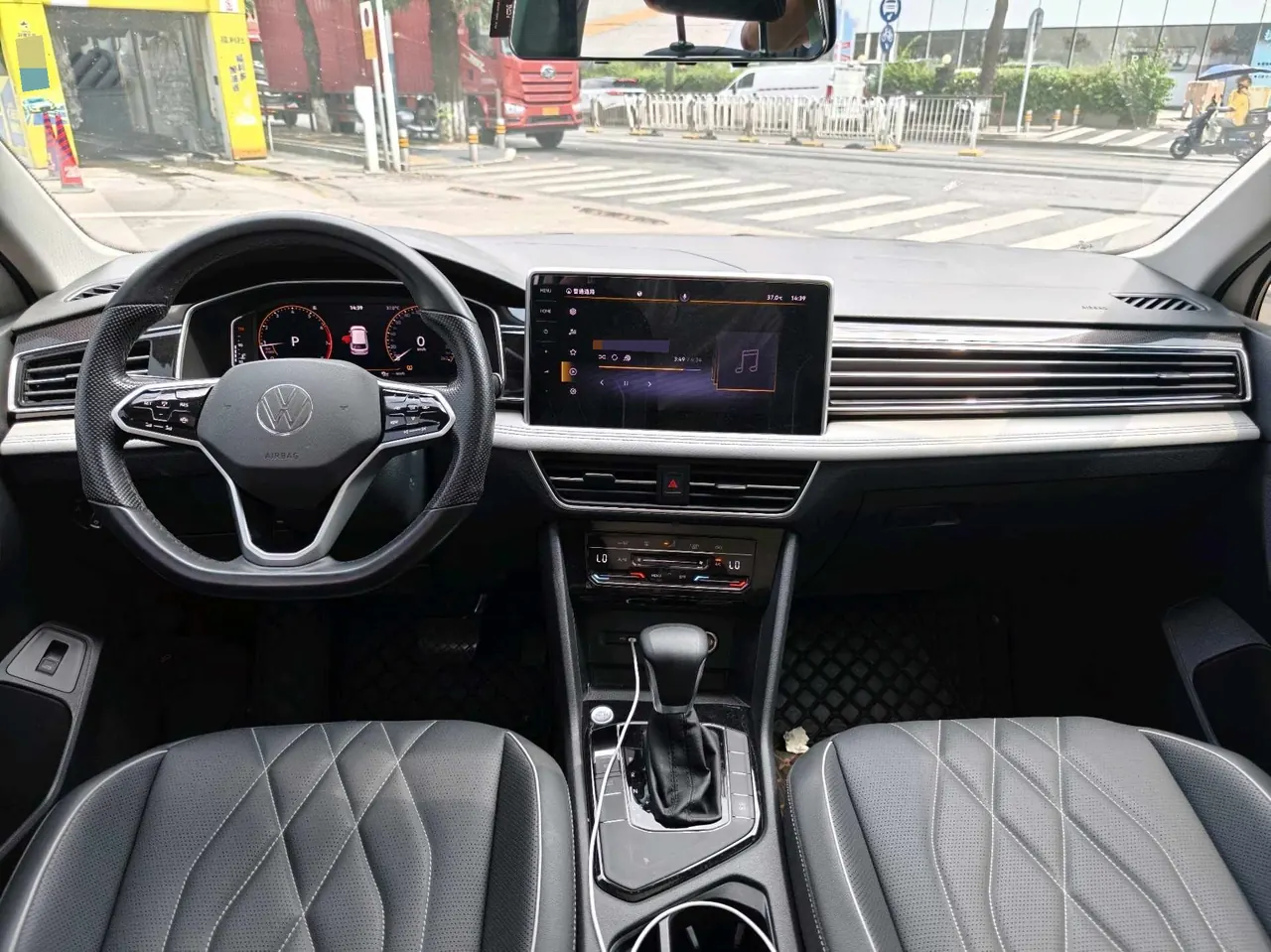 Volkswagen 2022 Tiguan L 2.0TSI 330TSI Two-Drive Smart Edition Automatic Gear 2