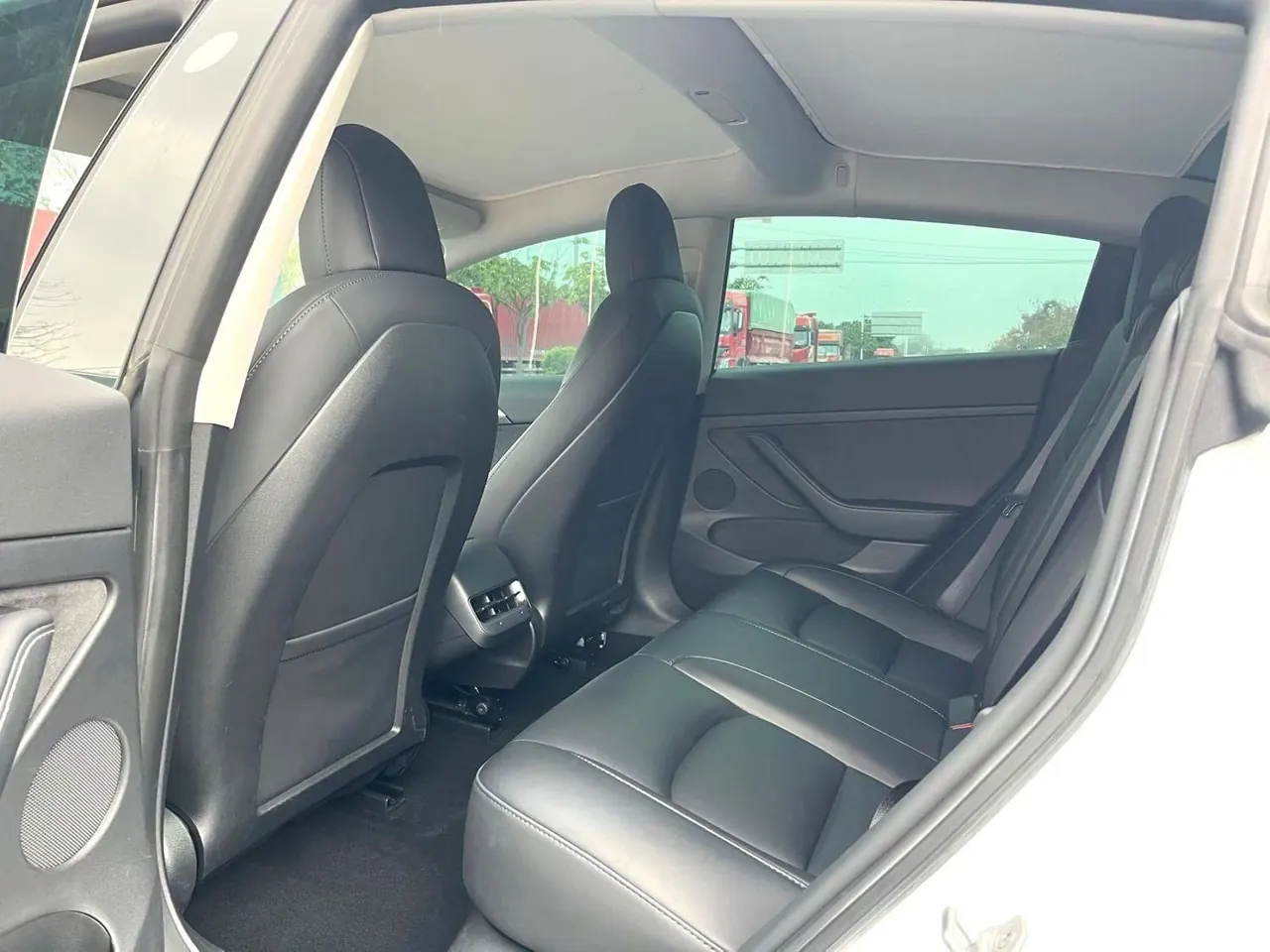 Tesla 2022 Model 3 rear-wheel drive version of automatic transmission 3
