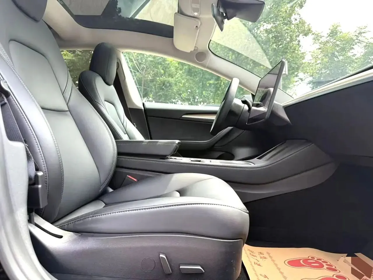 Tesla 2022 Model 3 rear-wheel drive version of automatic transmission 10