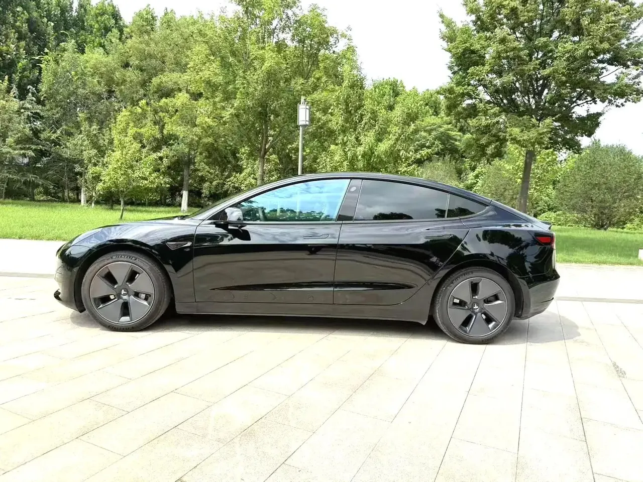 Tesla 2022 Model 3 rear-wheel drive version of automatic transmission 5