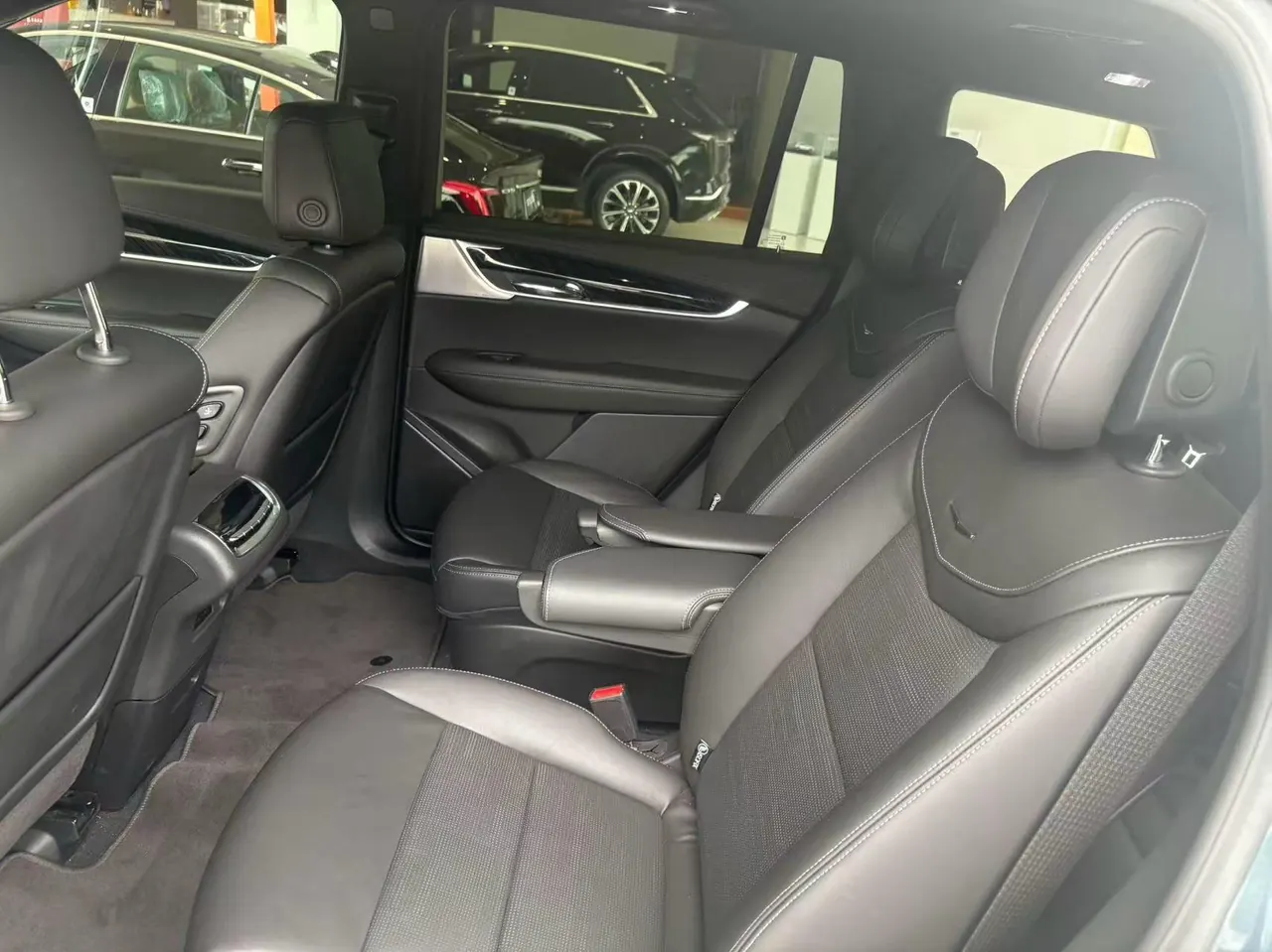 Cadillac 2025 XT6 48V 2.0T 6 4-wheel drive luxury executive classic automatic gear 4