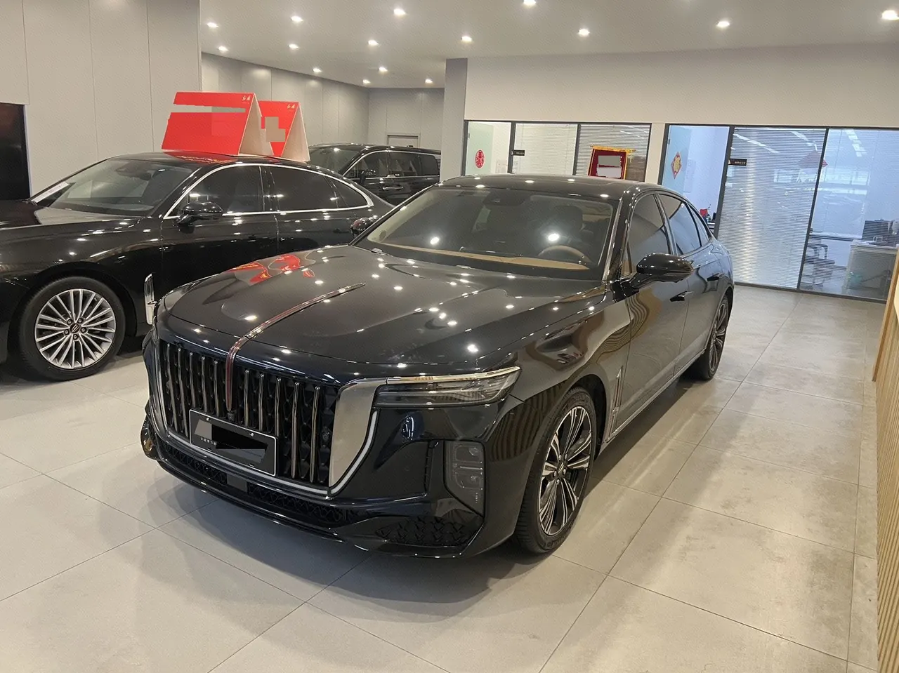 打开图片灯箱:HongQi 2024 H9 48V 2.0T Flag Enjoy Private Fashion Edition Automatic Gear