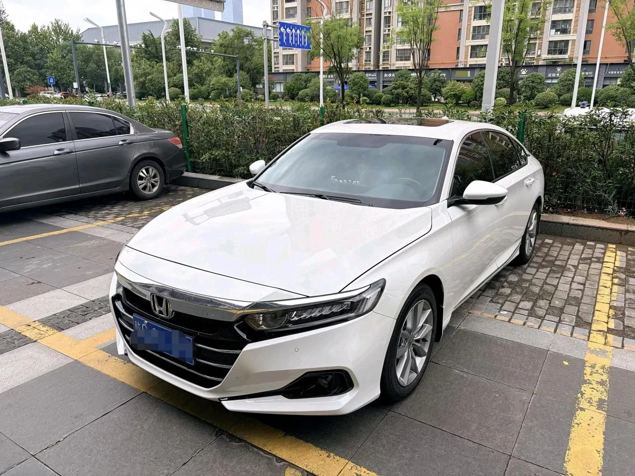 打开图片灯箱:Honda 2022 10th Generation Accord 1.5T Stepless 260TURBO Deluxe Automatic Gear