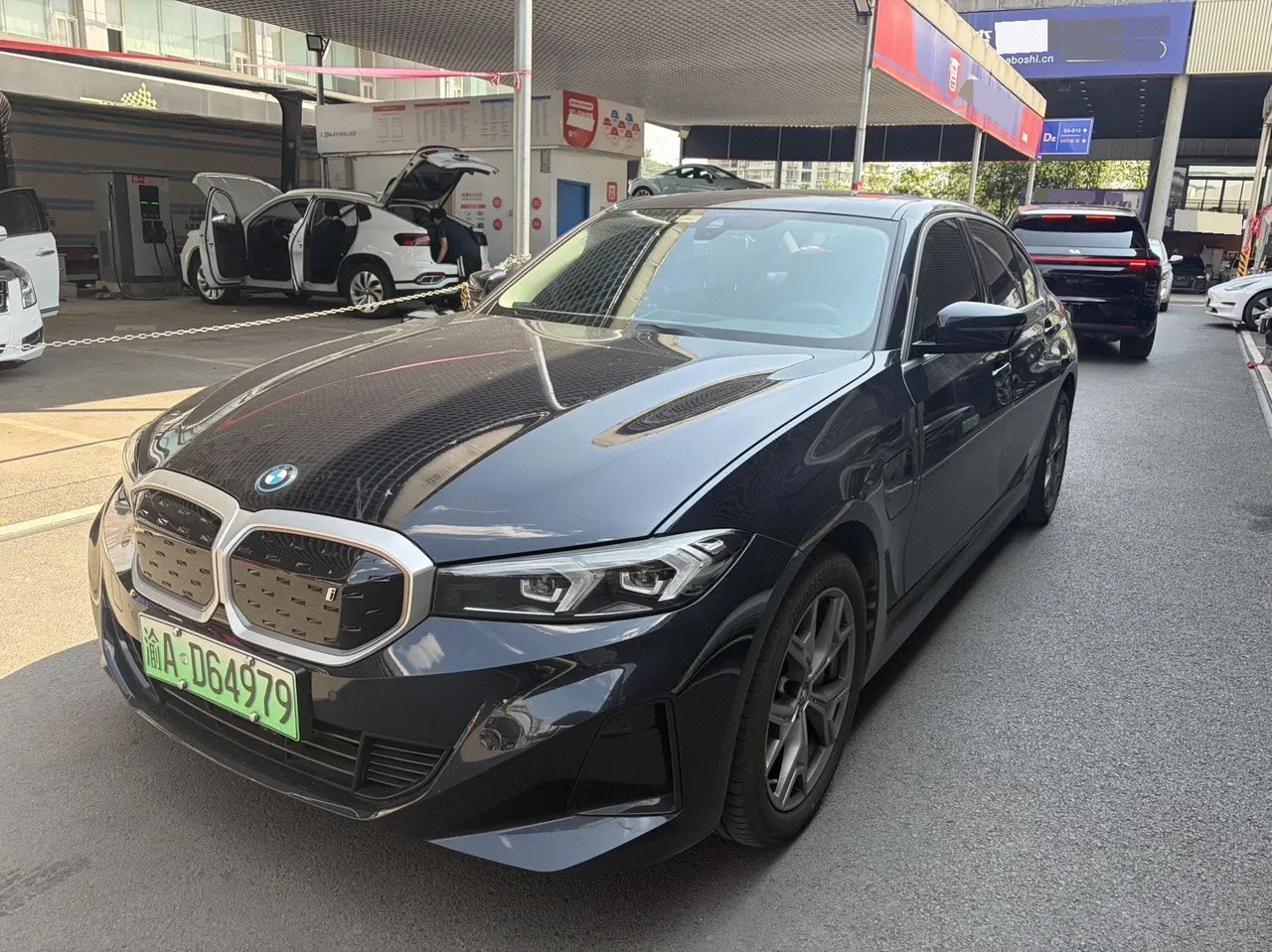 Open image lightbox: BMW 2024 i3 eDrive 35 L automatic gear