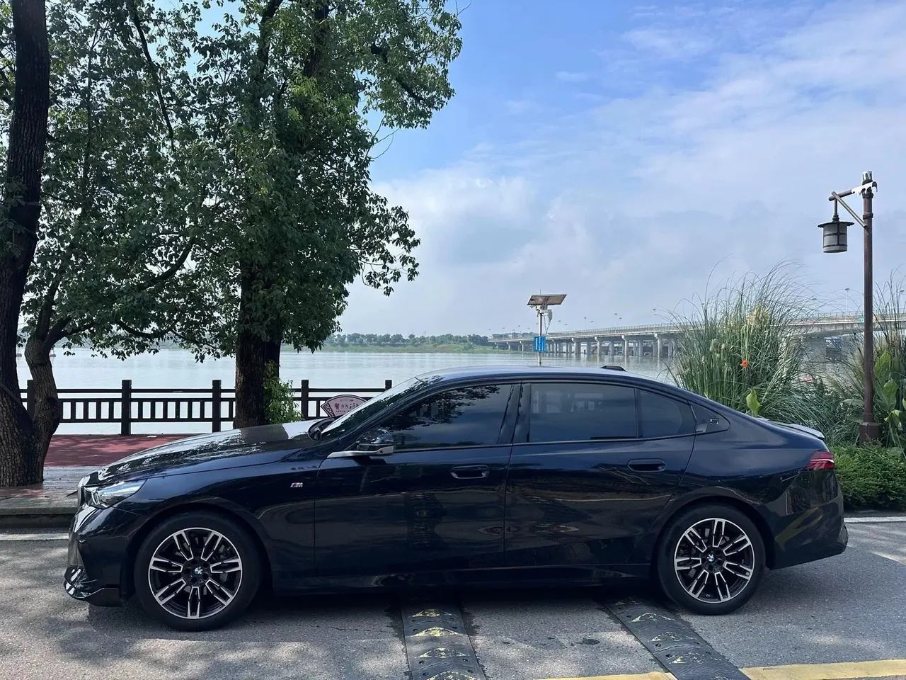 BMW 5 Series 2025 530Li 48V 2.0T Leading M Sports Suit Automatic Gear 2