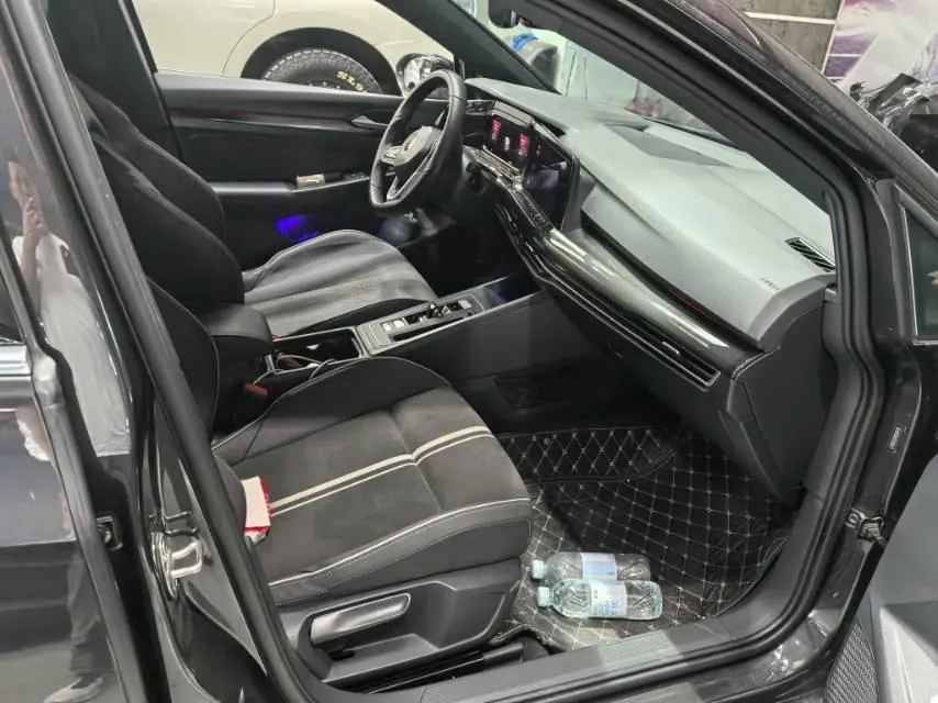 Volkswagen 2021 Golf 8 R-Line 1.4TSI 280TSI Automatic 5