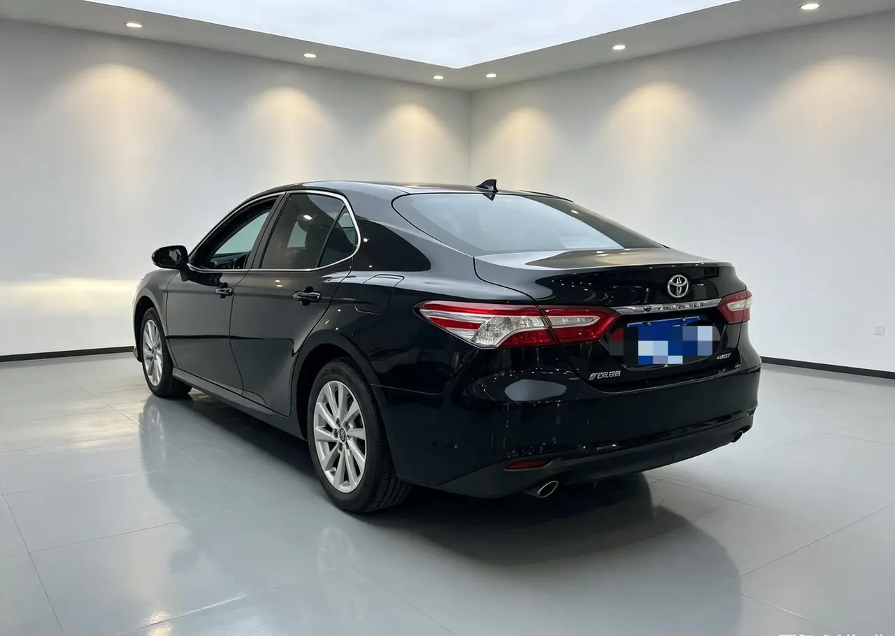 Toyota 2023 Camry 2.0GVP Stepless Leading Edition Automatic Gear 4