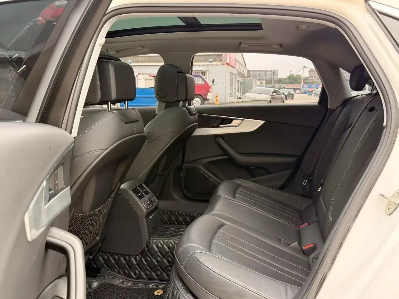 Audi 2020 A4L 2.0TFSI 40TFSI Fashion Dynamic Automatic 3