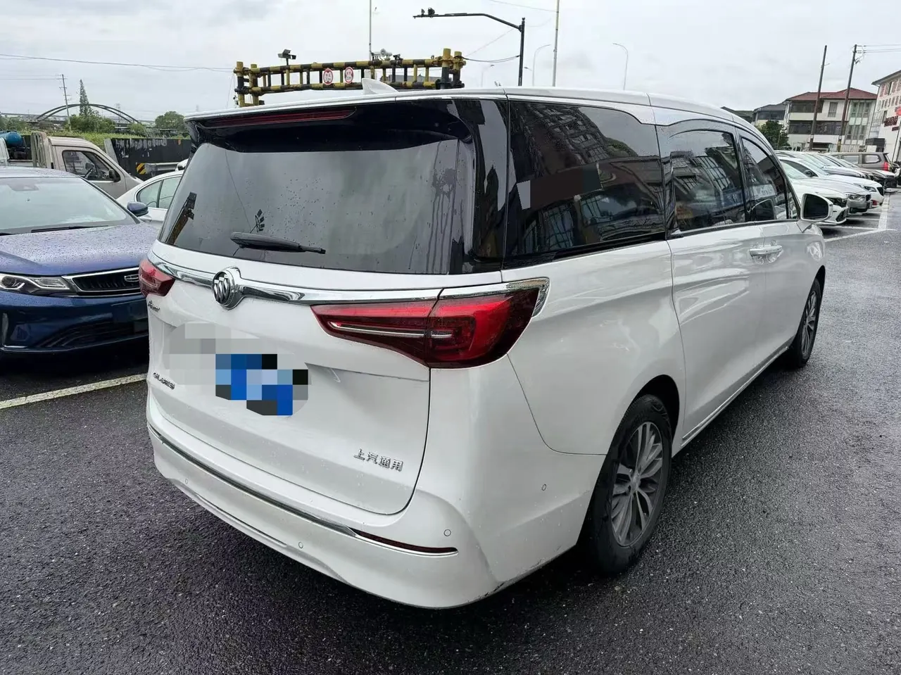 Buick 2023 GL8 ES Lu Zun 48V 2.0T 653T Exclusive Heyue Edition Automatic Gear 3