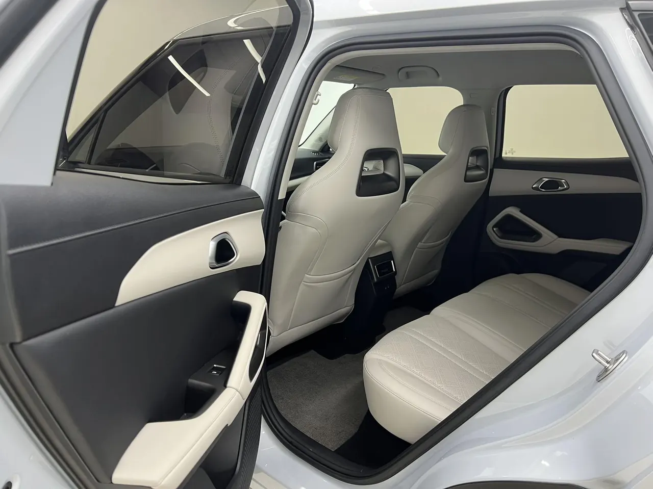 BYD 2025 Yuan UP Smart Driving 401KM Vital Automatic Gear 11