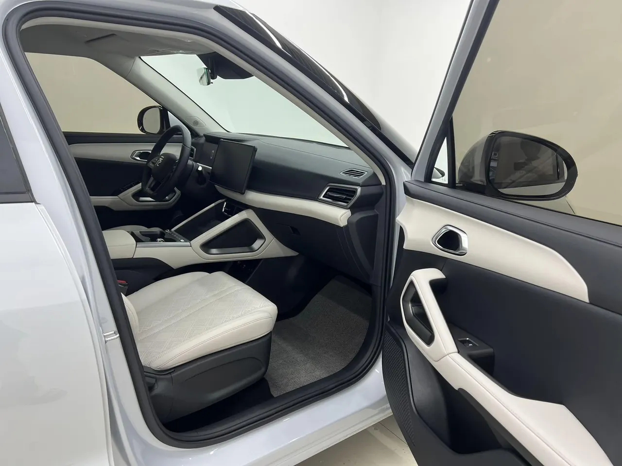 BYD 2025 Yuan UP Smart Driving 401KM Vital Automatic Gear 13