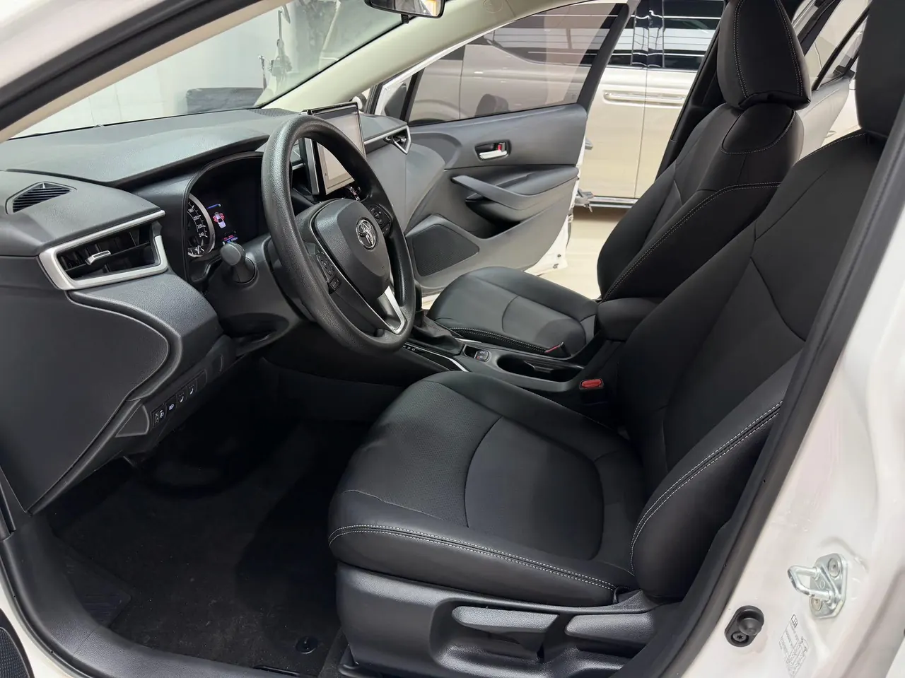 Toyota 2021 corolla 1.2T stepless elite version of automatic gear 2