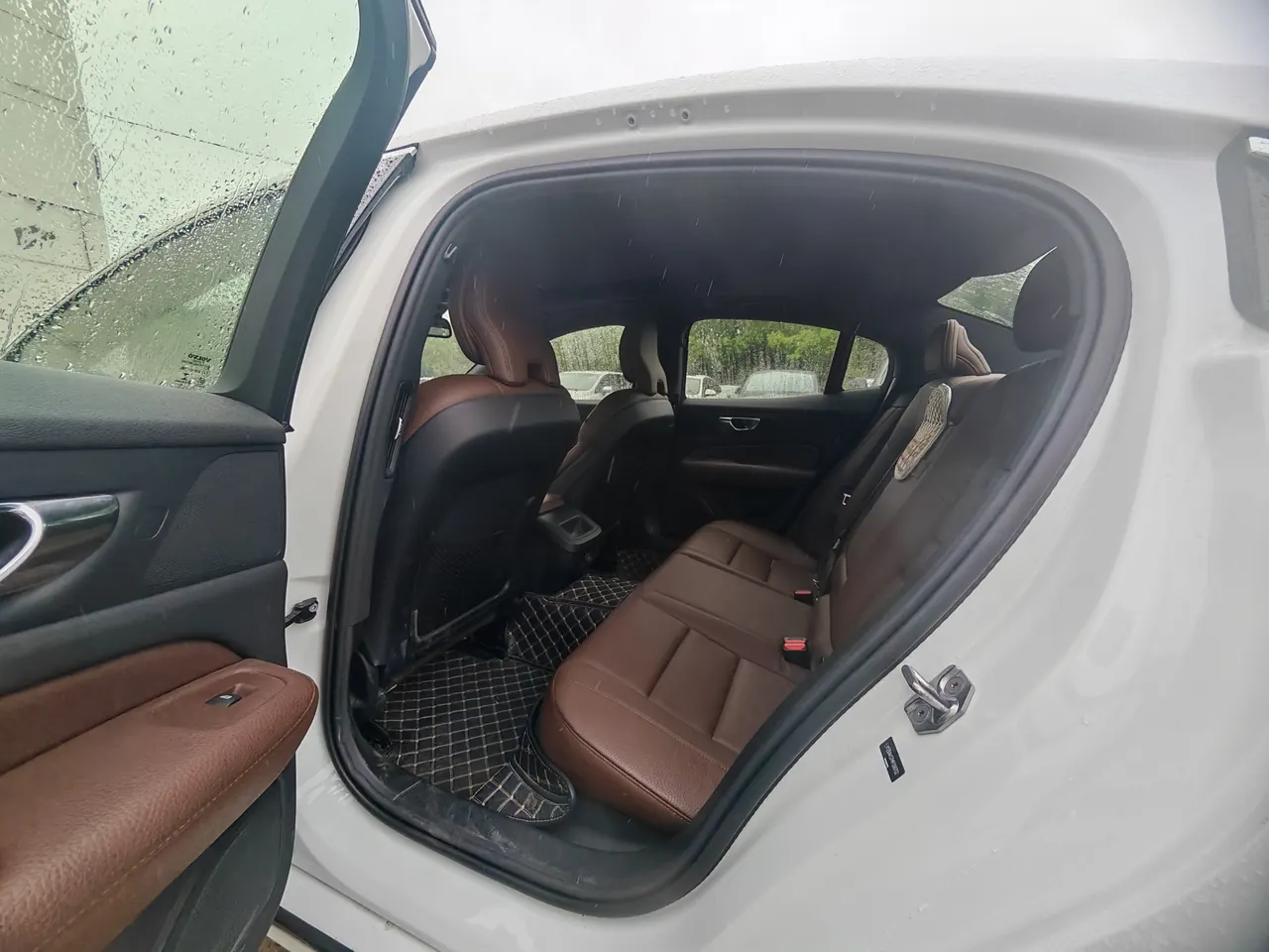 Volvo 2021 S60 2.0T T4 Zhiyi Deluxe Edition Automatic Gear 4