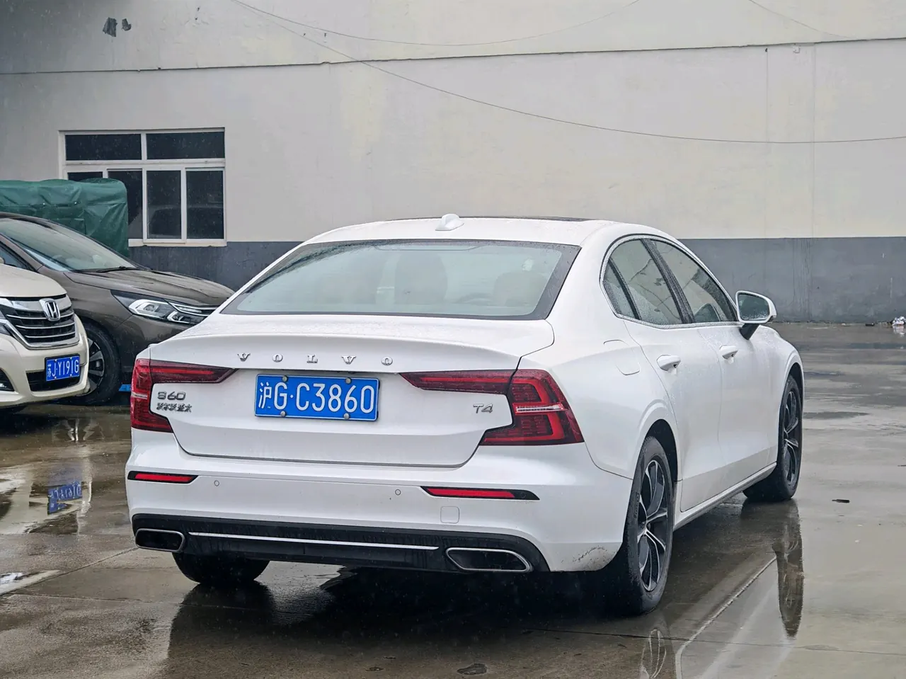 Volvo 2021 S60 2.0T T4 Zhiyi Deluxe Edition Automatic Gear 9