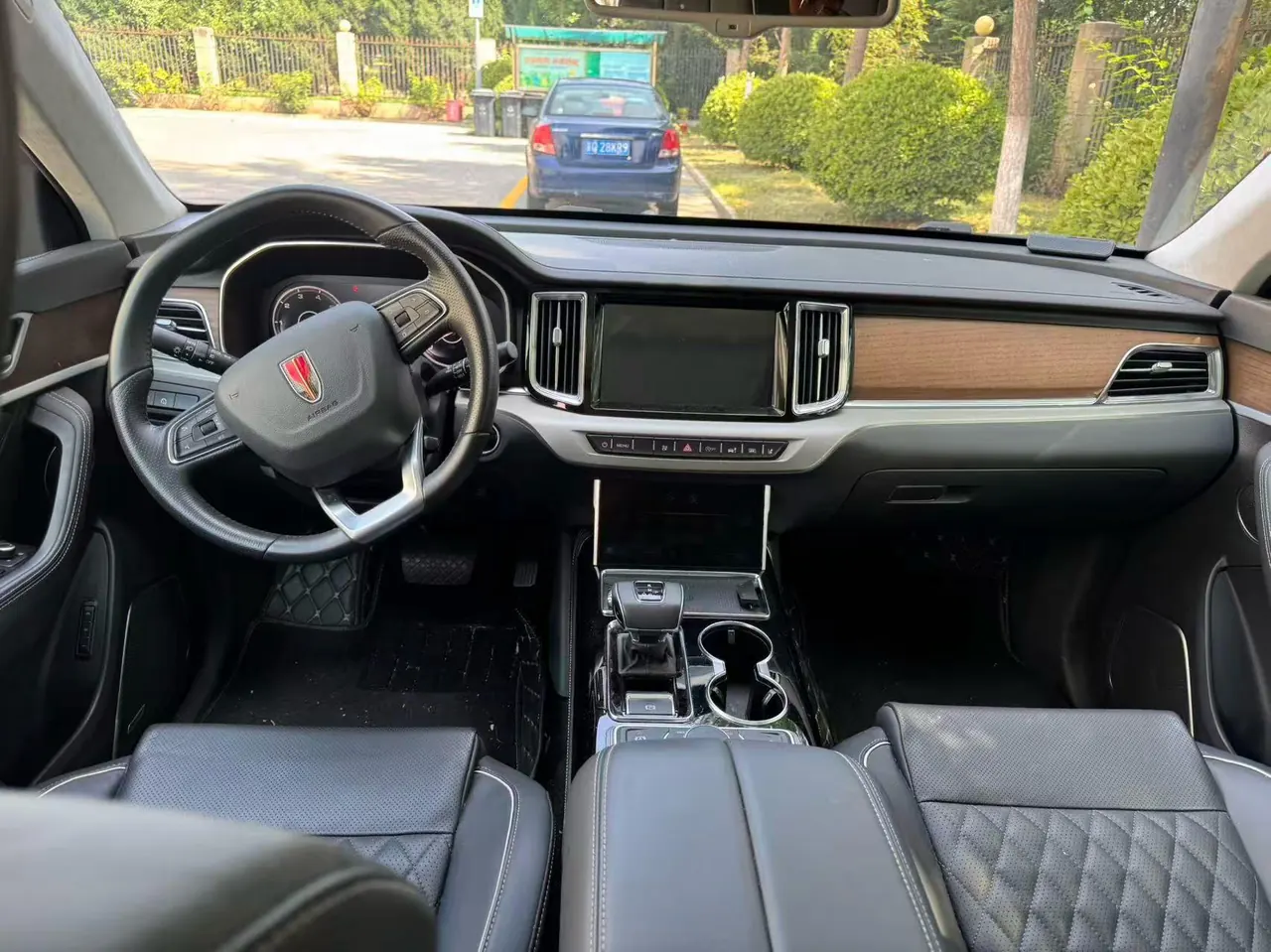 HongQi 2022 HS7 3.0T 4-wheel drive smart flag-sharing version 7-seat automatic gear 4