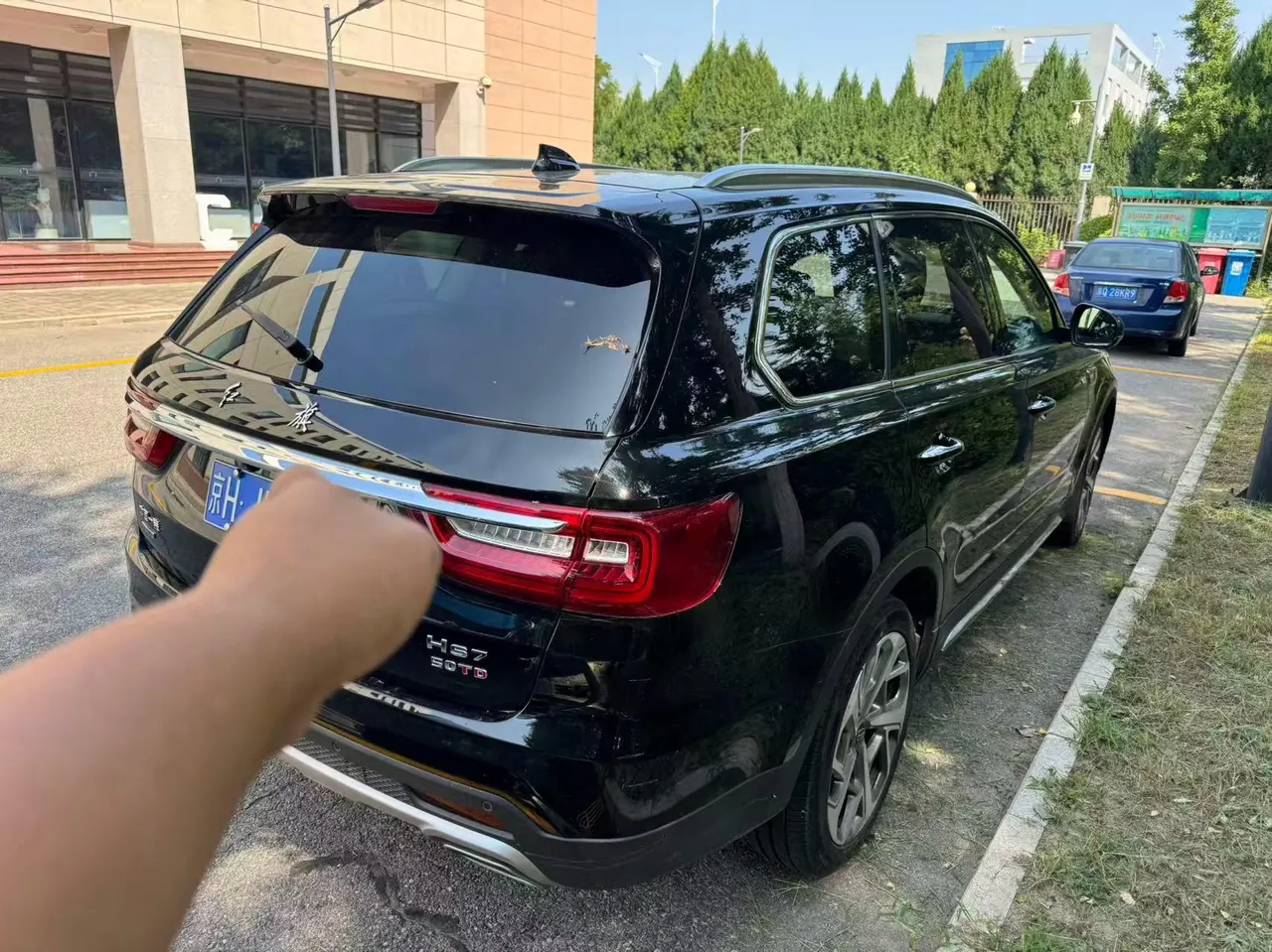 HongQi 2022 HS7 3.0T 4-wheel drive smart flag-sharing version 7-seat automatic gear 5