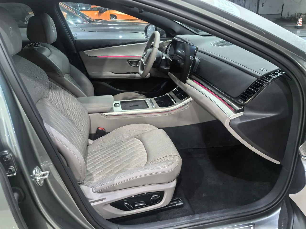 BYD 2025 Han DM-i 1.5T stepless smart driving version 245KM laser Radar flagship automatic gear 3