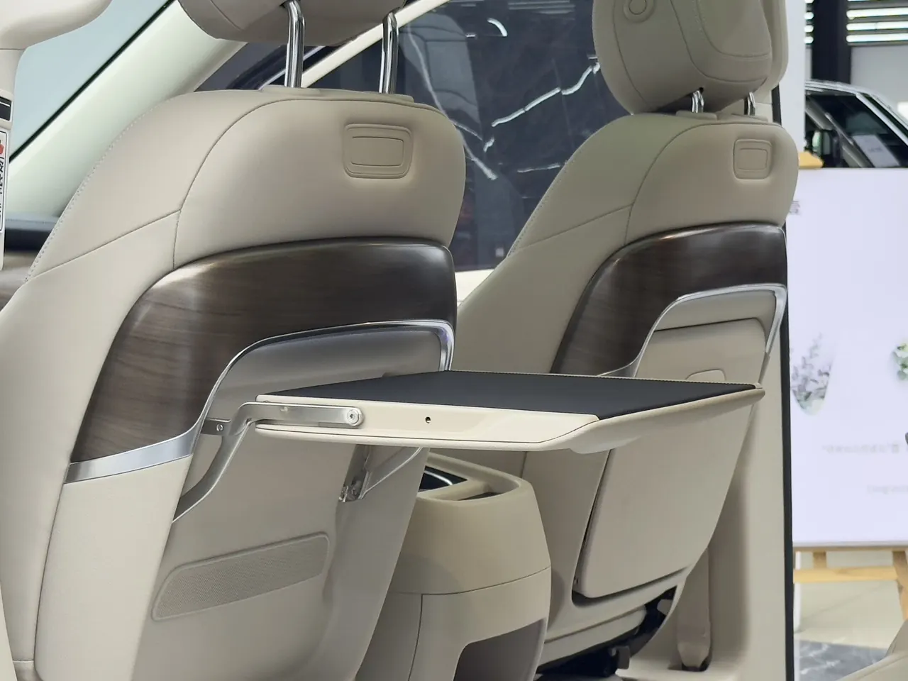 Mercedes Benz V 2022V 260 L 2.0T Deluxe Edition Automatic Gear 12