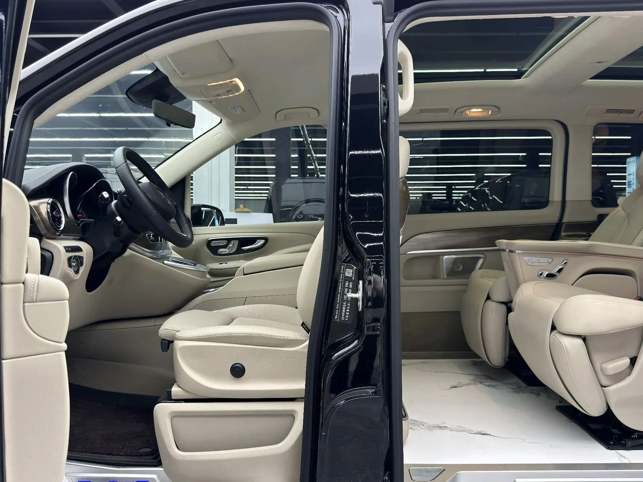 Mercedes Benz V 2022V 260 L 2.0T Deluxe Edition Automatic Gear 6