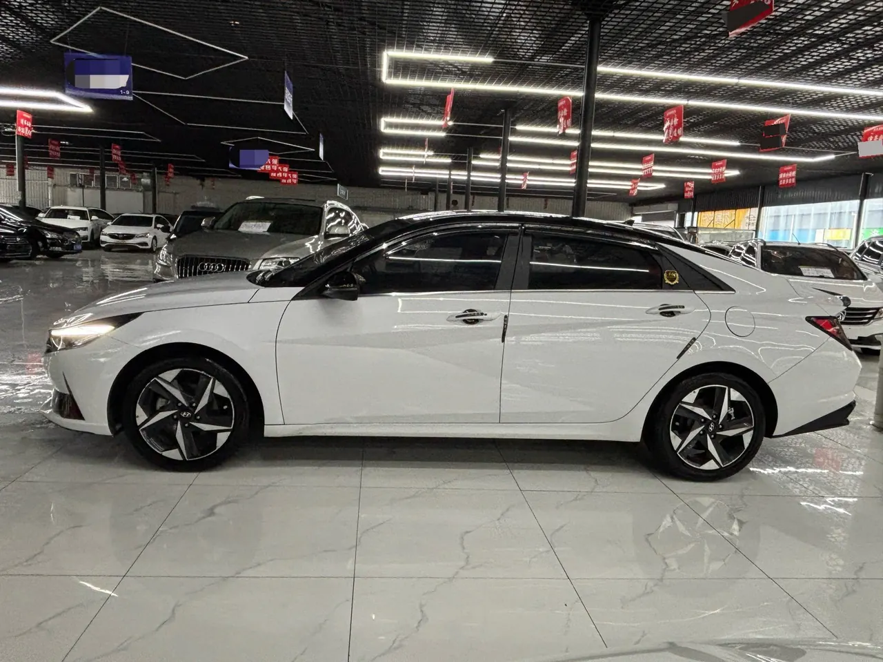 Hyundai 2021 Elantra -3-compartment 1.5 stepless LUX premium automatic gear 3