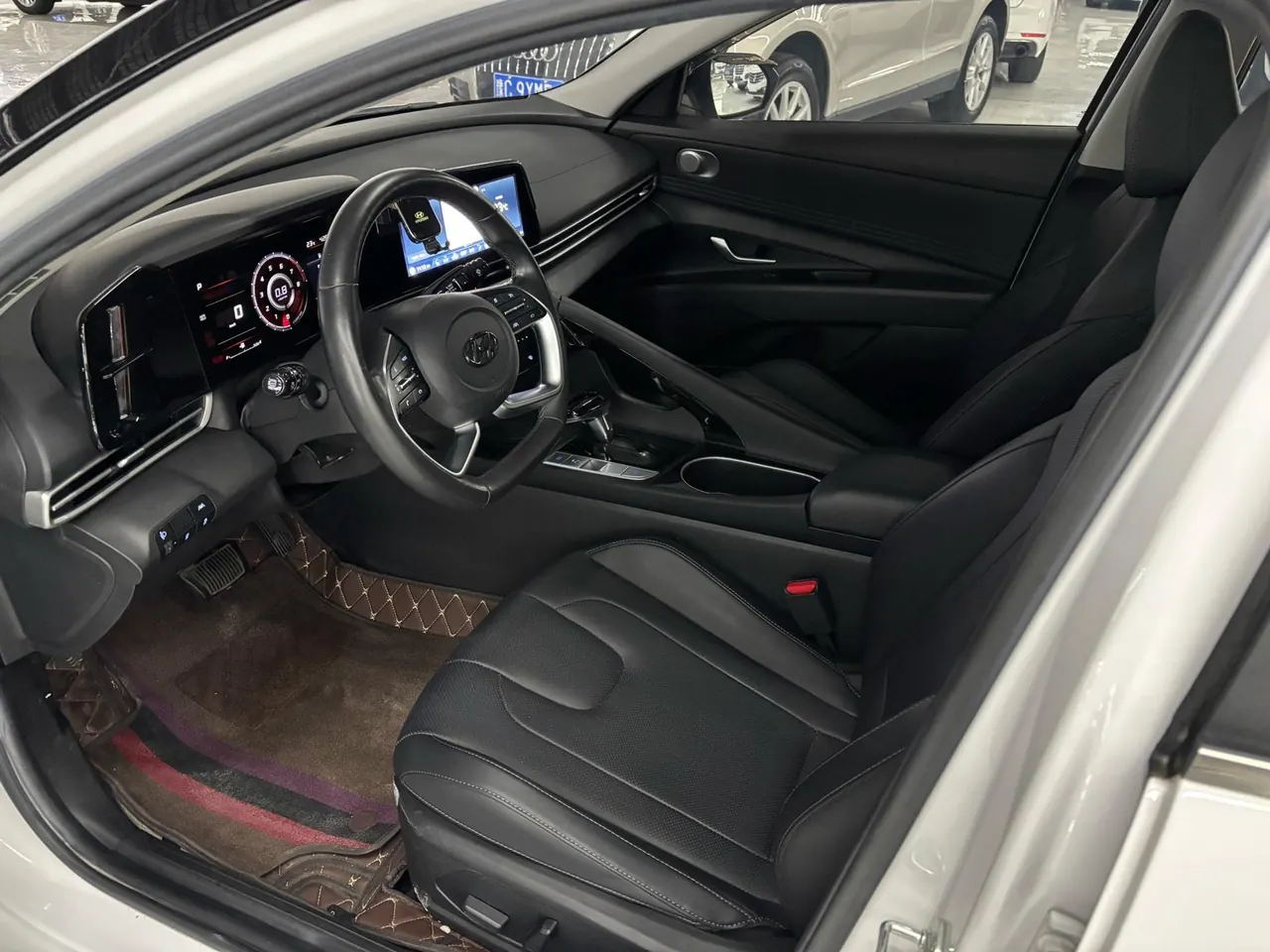 Hyundai 2021 Elantra -3-compartment 1.5 stepless LUX premium automatic gear 6