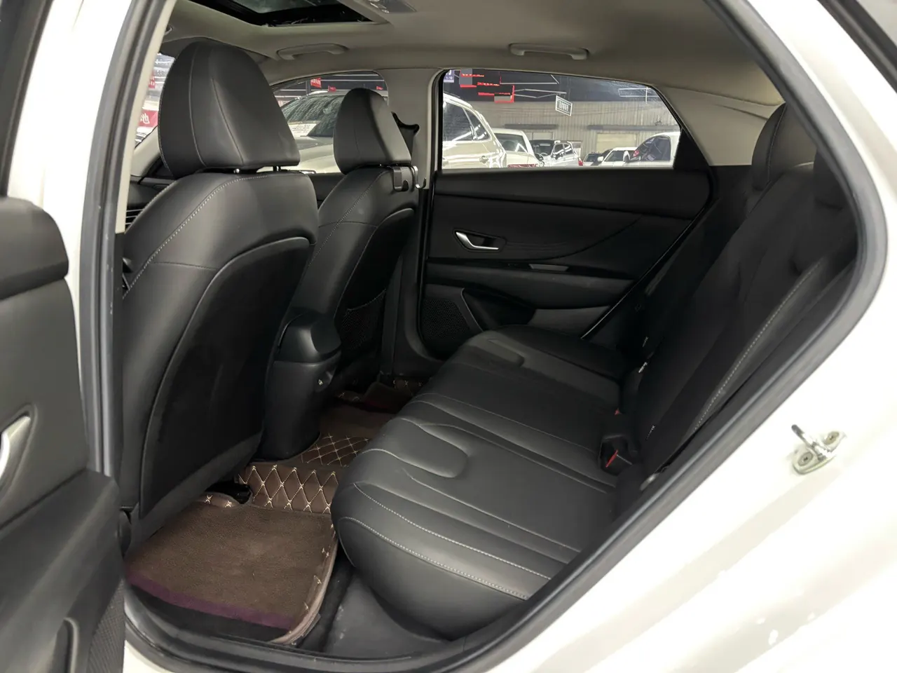 Hyundai 2021 Elantra -3-compartment 1.5 stepless LUX premium automatic gear 7