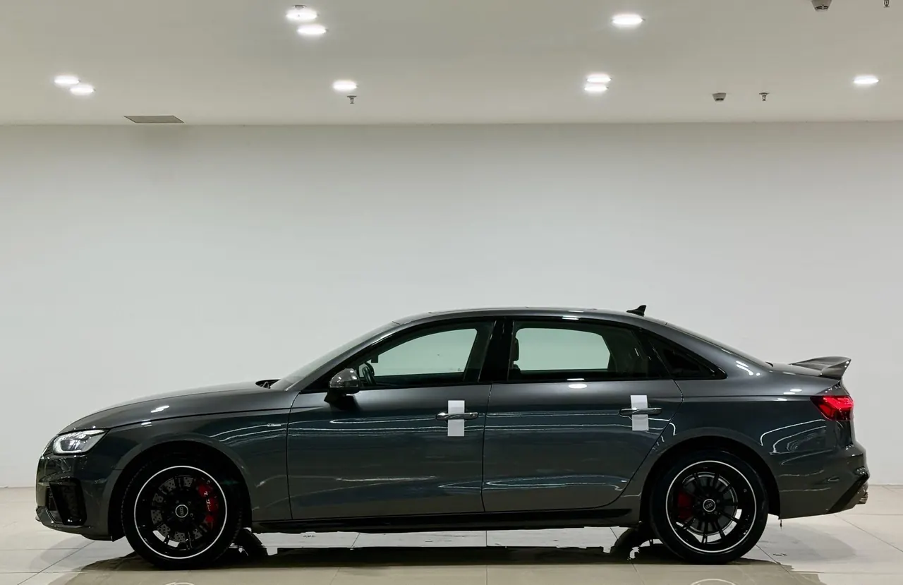 Audi 2020 A4L 2.0TFSI 40TFSI Deluxe Dynamic Automatic 3