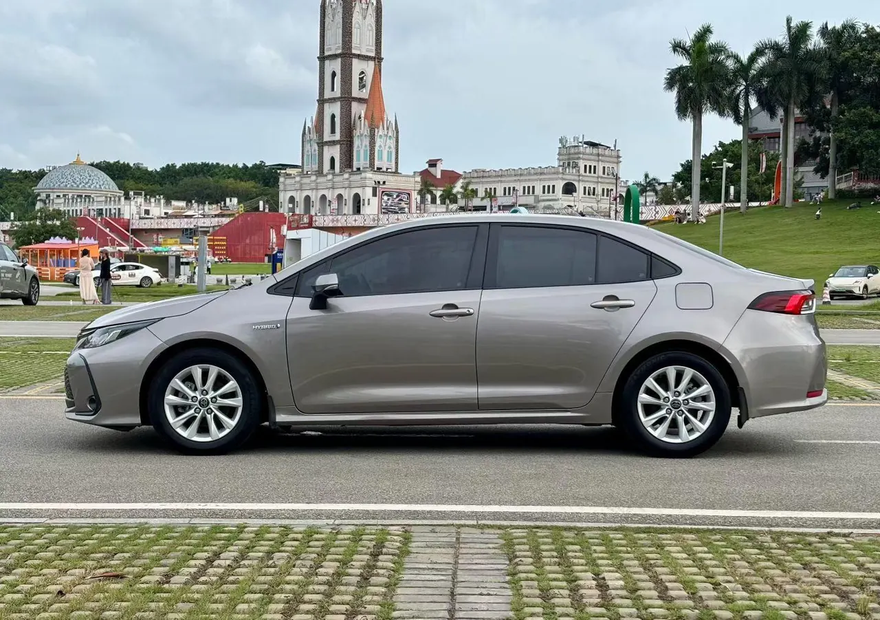 Toyota 2021 Corolla Double Engine 1.8 Stepless Elite Automatic Gear 3