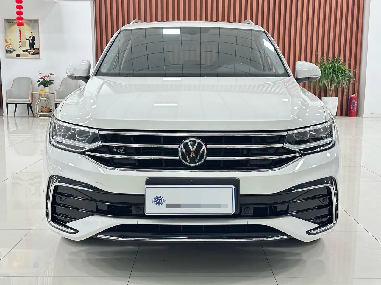 Volkswagen 2022 Tiguan L R-Line 2.0TSI 330TSI Two-Drive R-Line Overdrive Automatic Gear 2