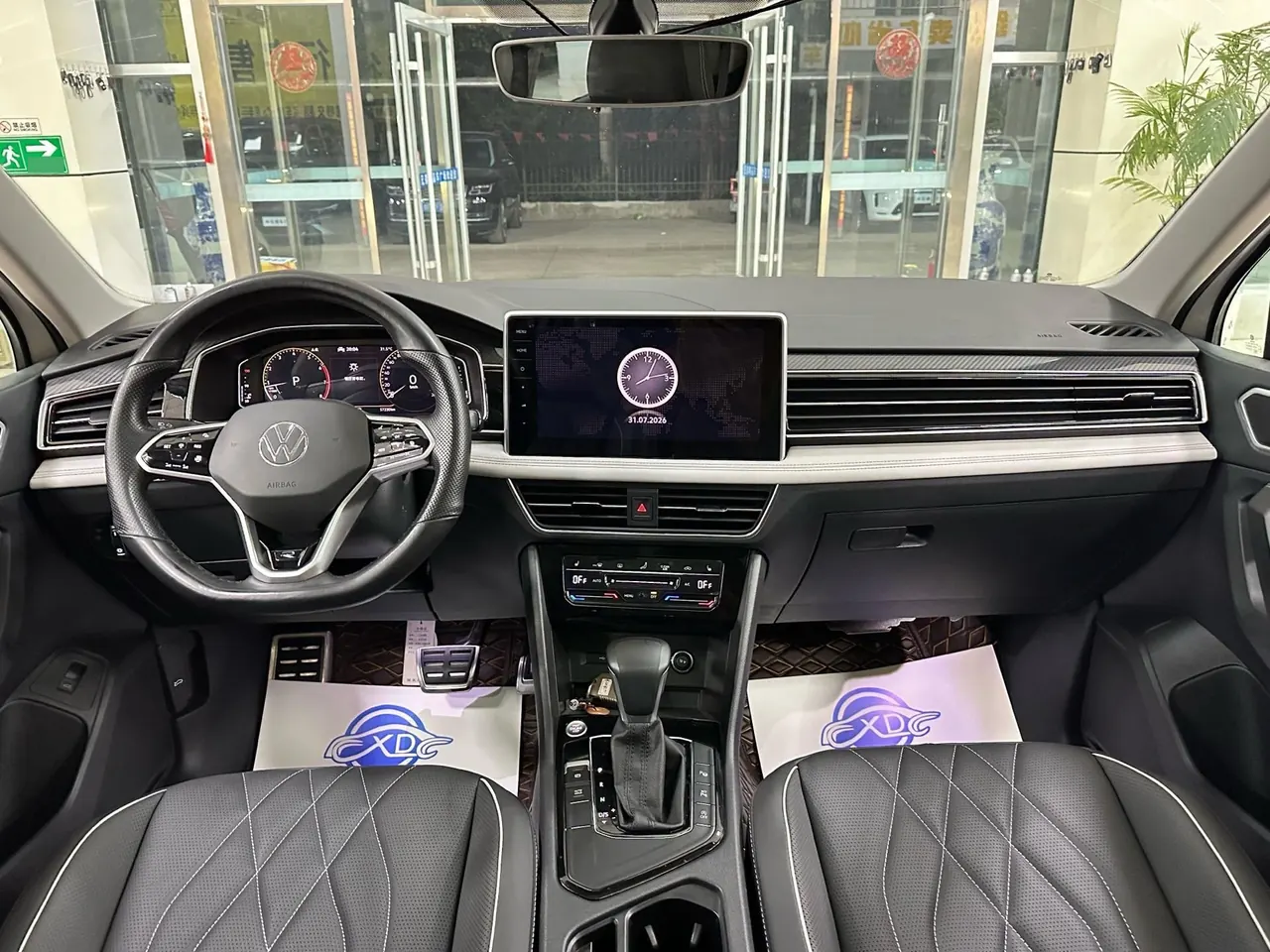 Volkswagen 2022 Tiguan L R-Line 2.0TSI 330TSI Two-Drive R-Line Overdrive Automatic Gear 3