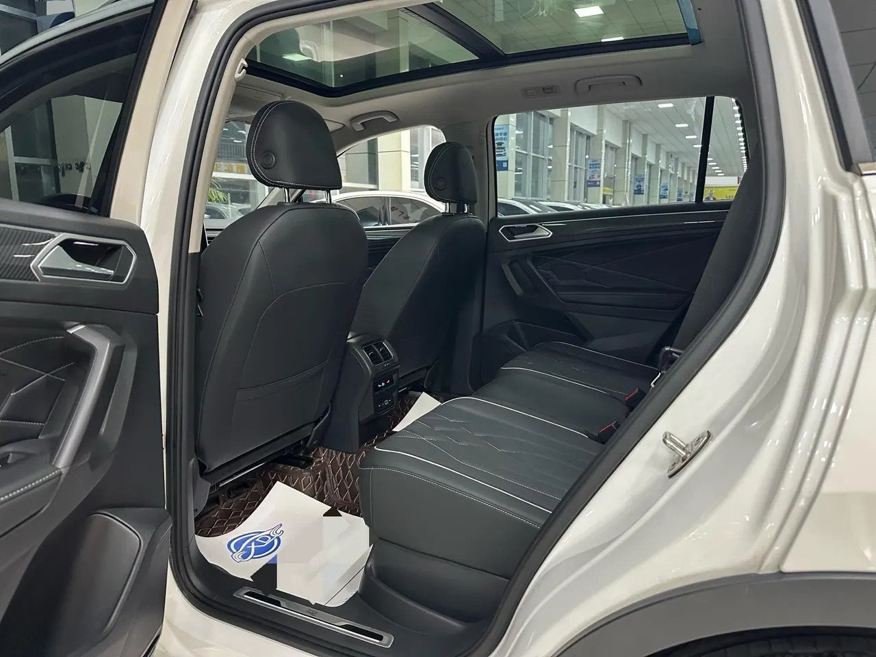Volkswagen 2022 Tiguan L R-Line 2.0TSI 330TSI Two-Drive R-Line Overdrive Automatic Gear 5