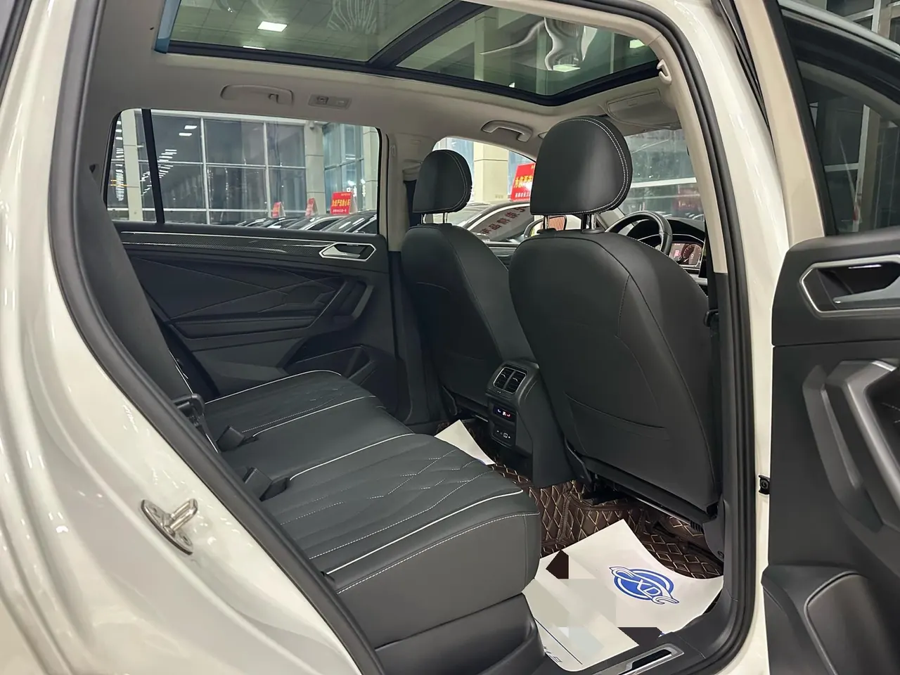 Volkswagen 2022 Tiguan L R-Line 2.0TSI 330TSI Two-Drive R-Line Overdrive Automatic Gear 7