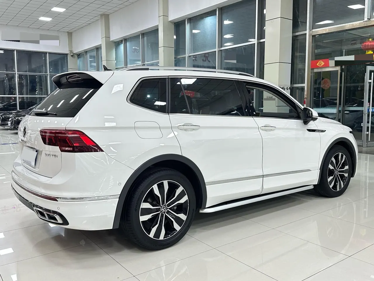 Volkswagen 2022 Tiguan L R-Line 2.0TSI 330TSI Two-Drive R-Line Overdrive Automatic Gear 9