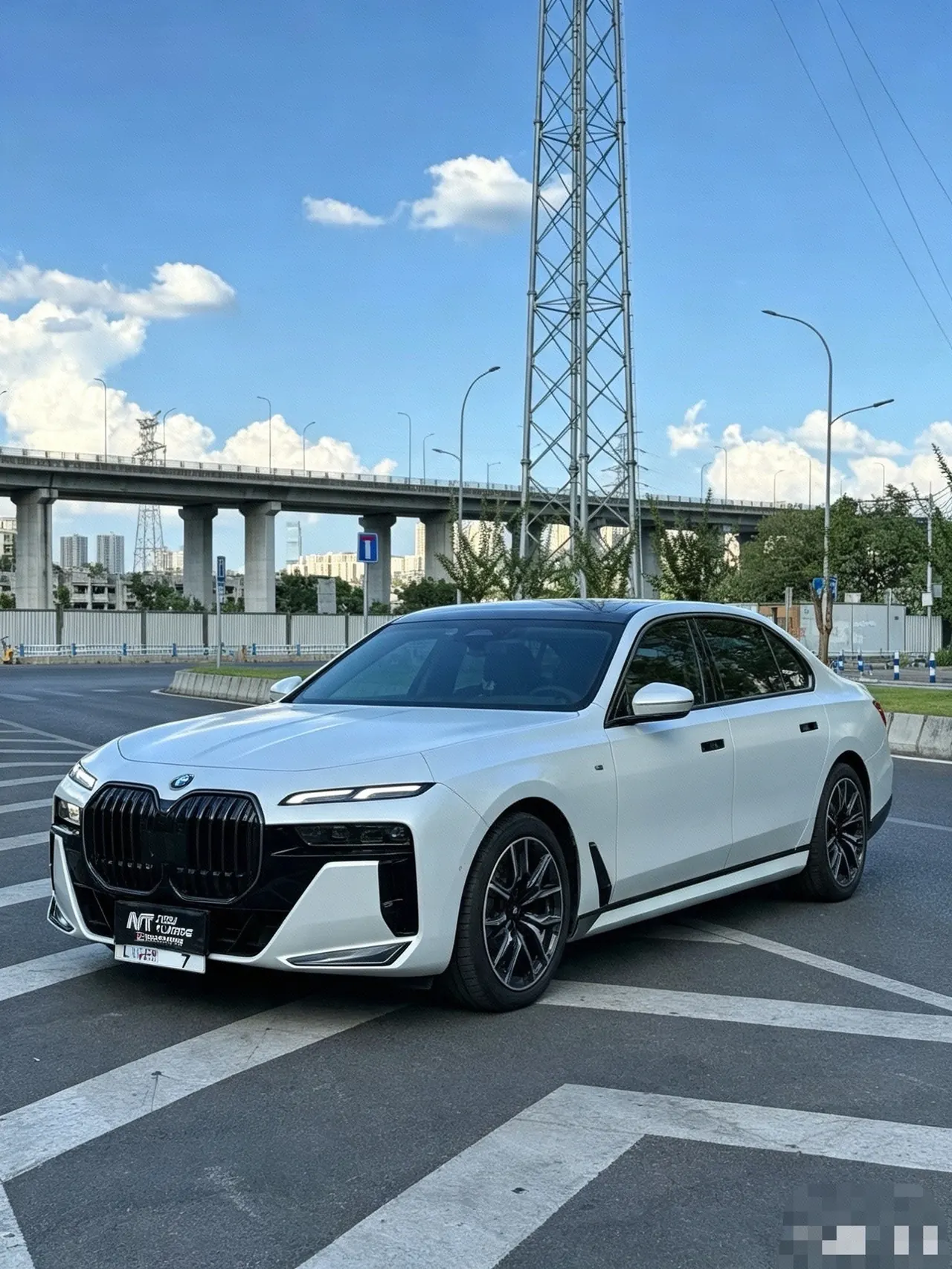 打开图片灯箱:BMW 7 Series (Imported) 2023 735Li 48V 3.0T M Sports Suit Automatic Gear