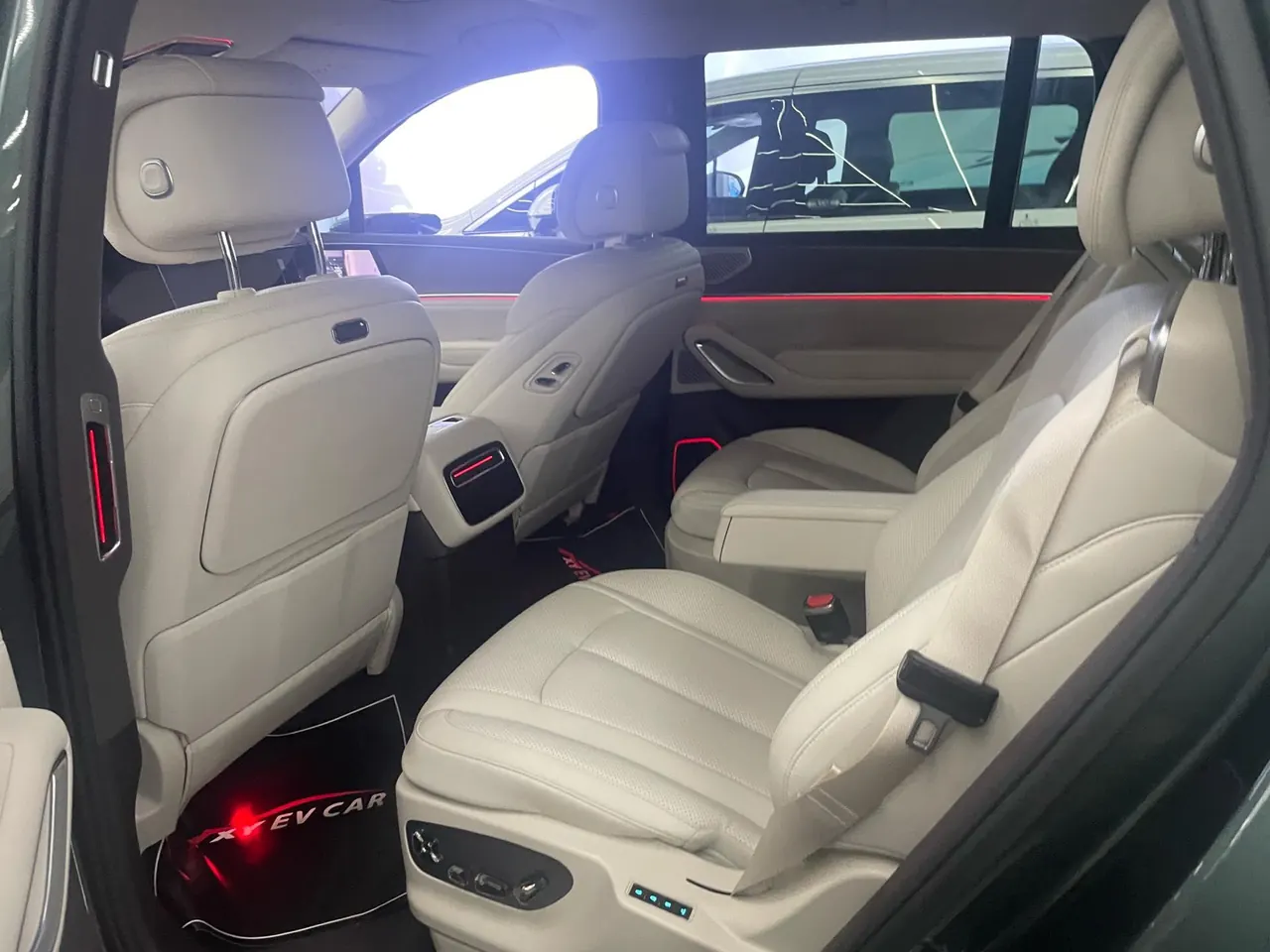 Denza 2025 Denza N9 2.0T stepless 1300 flagship automatic gear 9