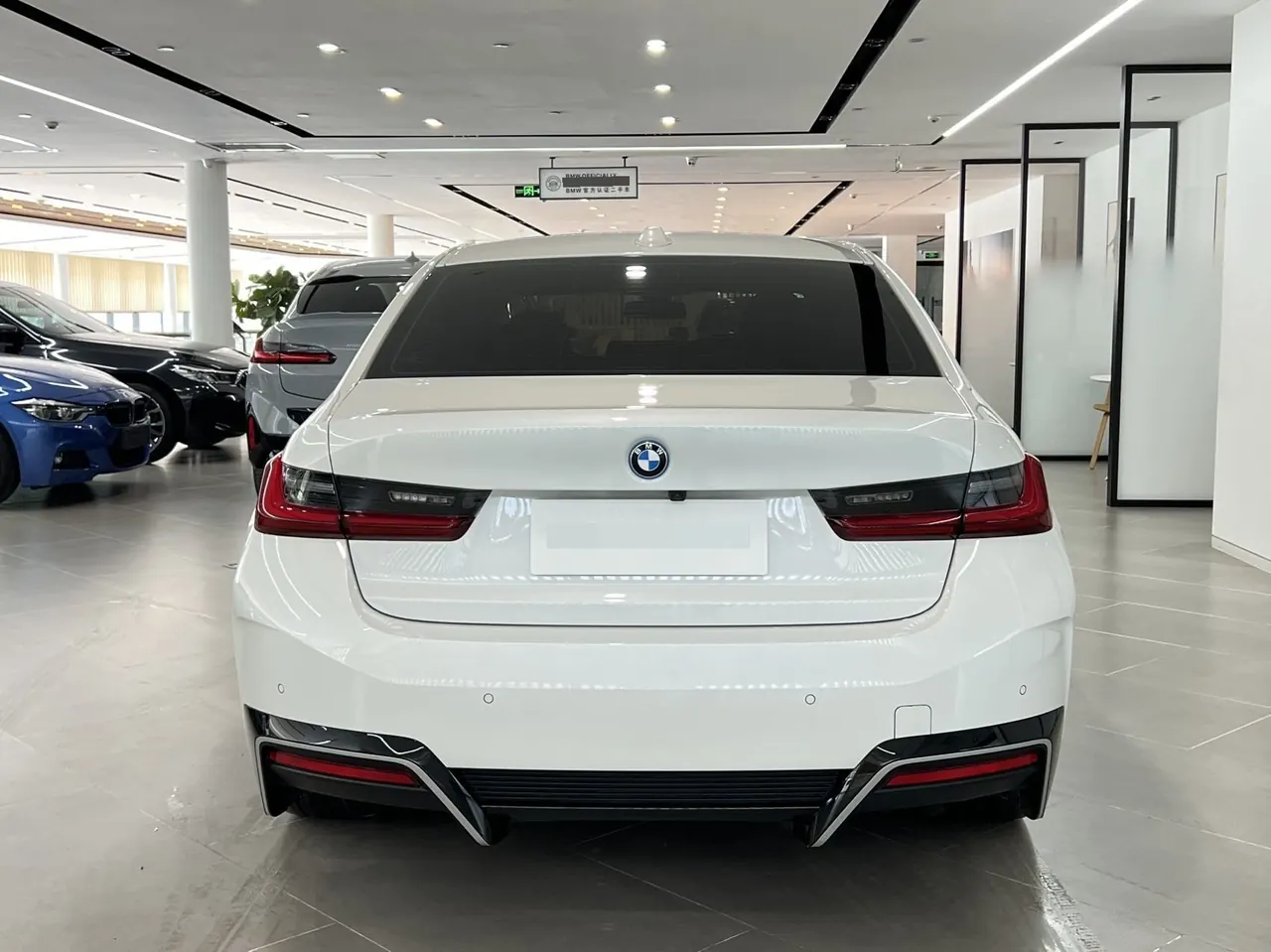 BMW 2025 i3 eDrive 35 L automatic gear 7