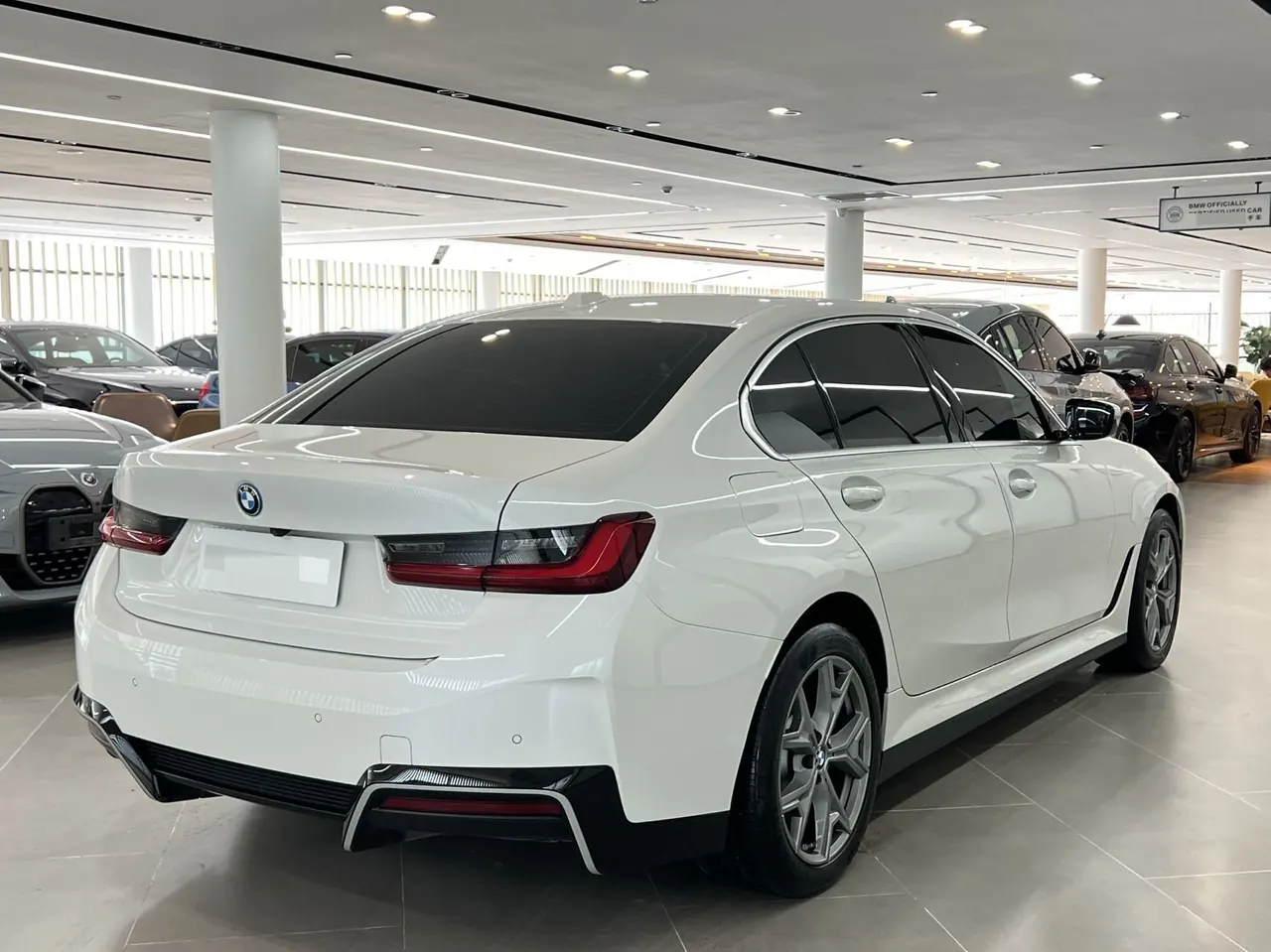 BMW 2025 i3 eDrive 35 L automatic gear 8