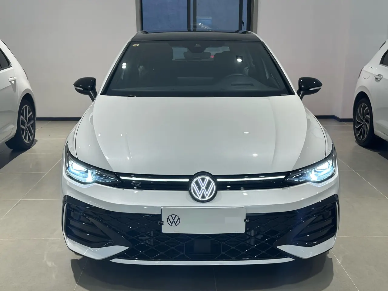 Volkswagen 2025 Golf 8 R-Line 1.5TSI 300TSI Automatic 2