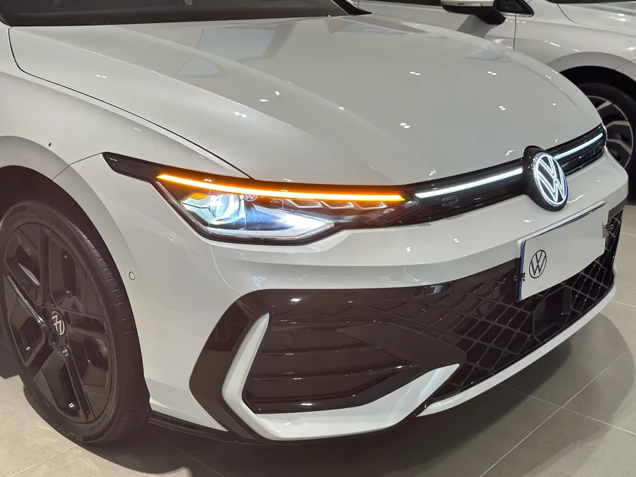 Volkswagen 2025 Golf 8 R-Line 1.5TSI 300TSI Automatic 3