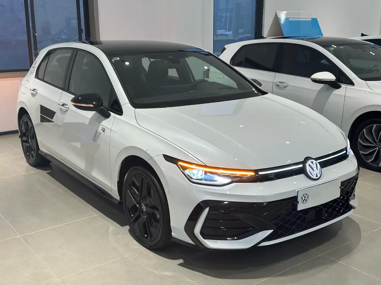 Volkswagen 2025 Golf 8 R-Line 1.5TSI 300TSI Automatic 6