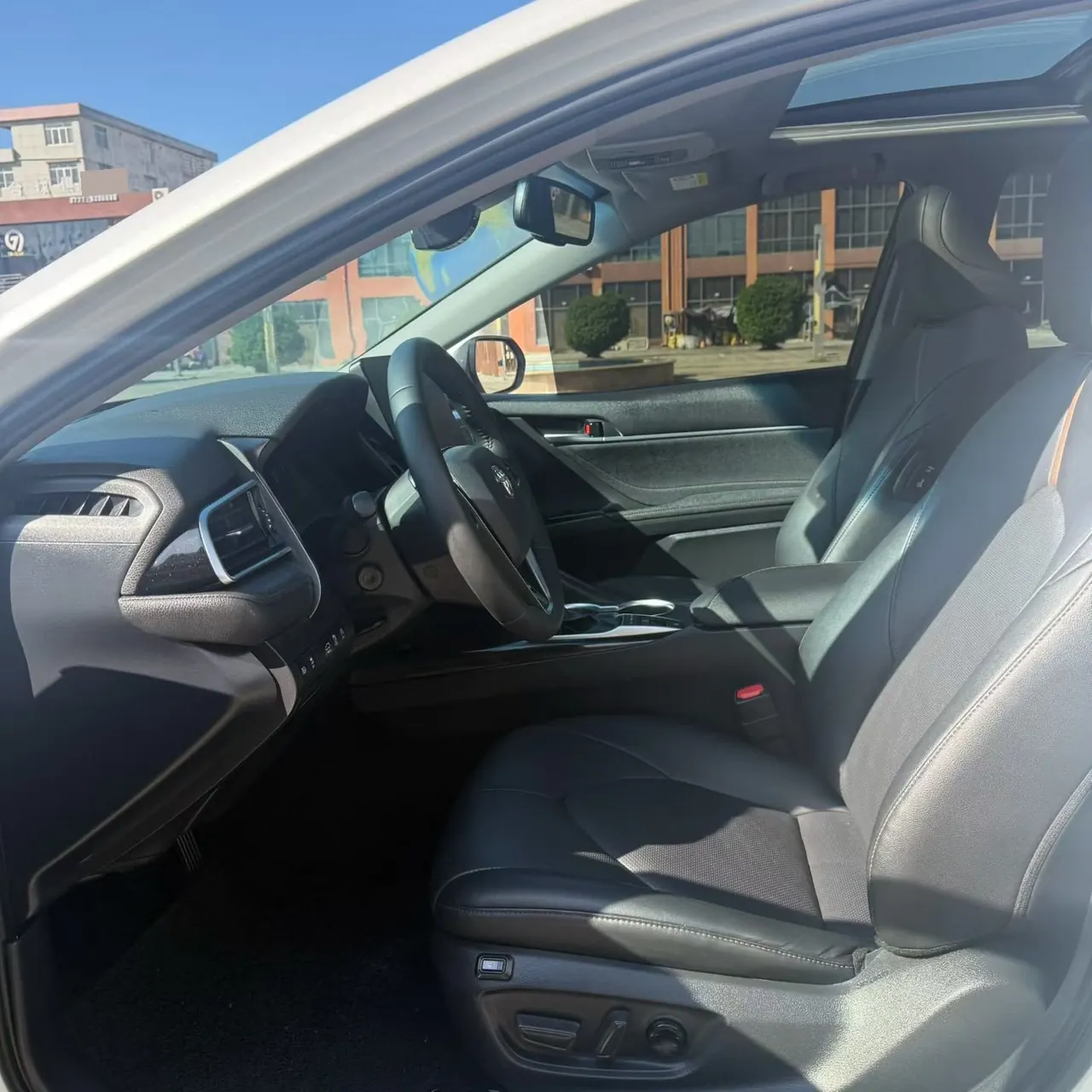 Toyota 2021 Camry 2.5G Deluxe Edition Automatic Gear 4