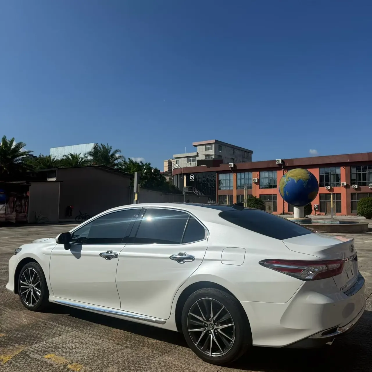 Toyota 2021 Camry 2.5G Deluxe Edition Automatic Gear 9