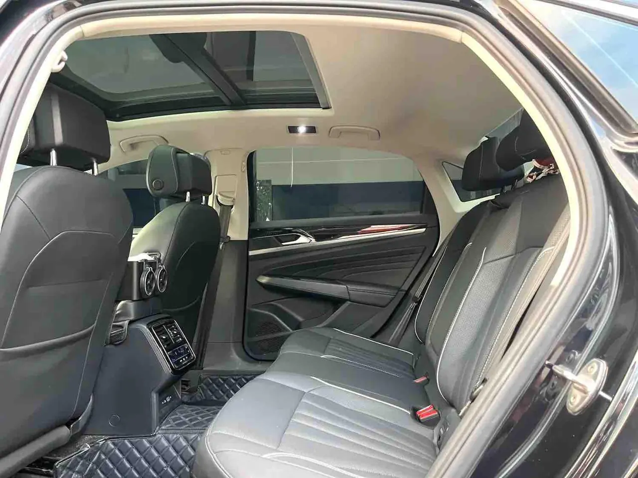Volkswagen 2024 Passat 2.0TSI 380TSI Elite Edition Automatic 3