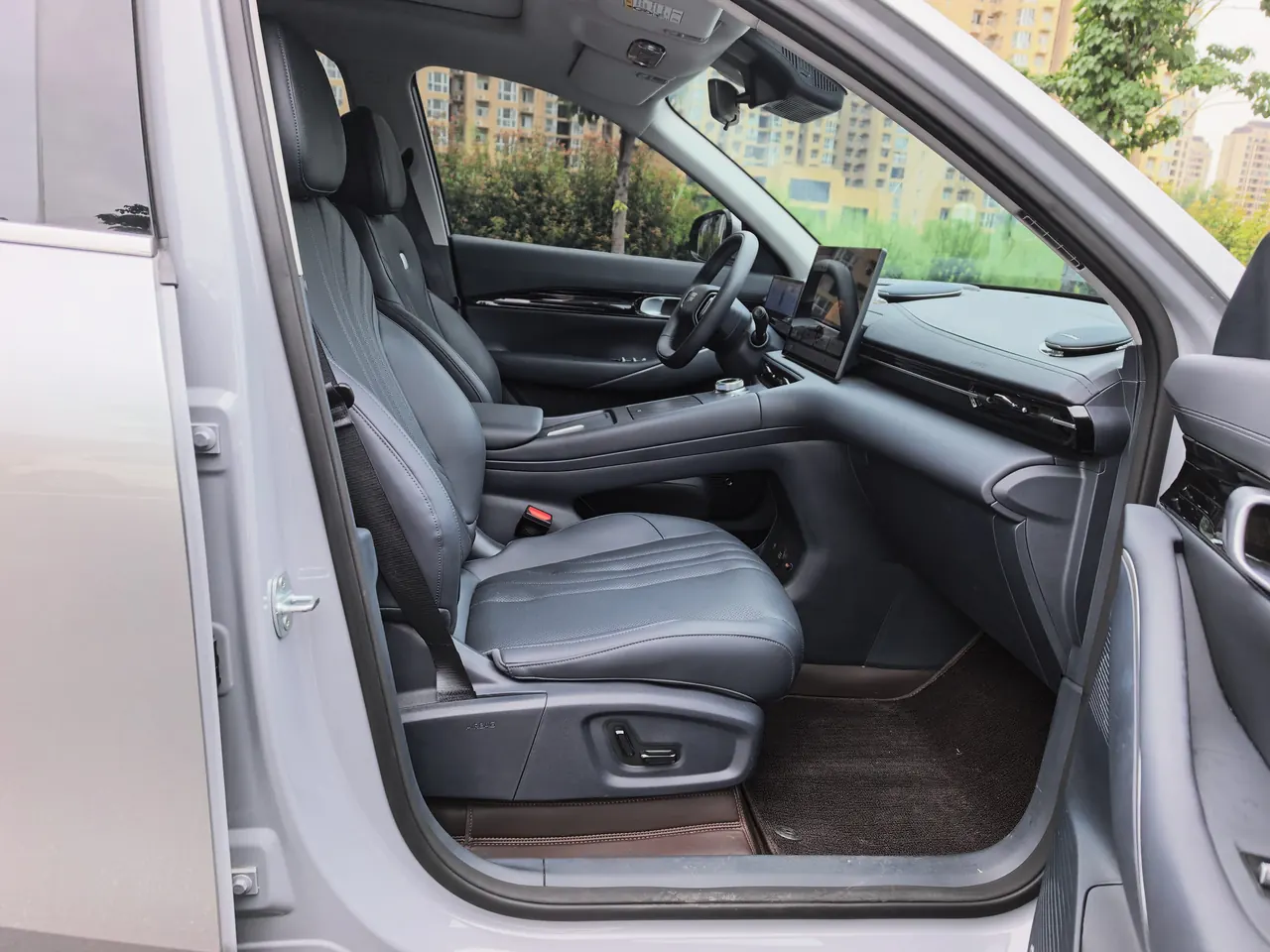 Geely Galaxy 2026 E 5 610km Discovery Edition Automatic Gear 4