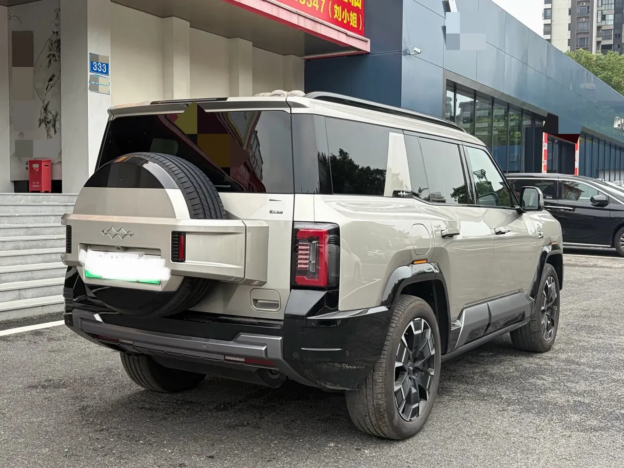 FangChengBao 2025 Leopard 8 2.0T Stepless Zhiyong Flagship Edition 7-seat Automatic Gear 7