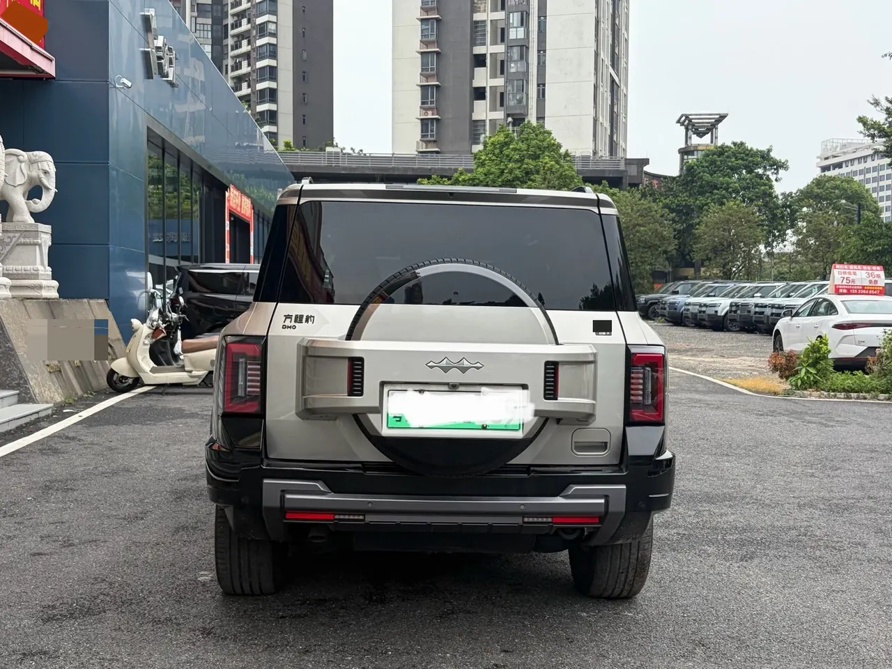 FangChengBao 2025 Leopard 8 2.0T Stepless Zhiyong Flagship Edition 7-seat Automatic Gear 9