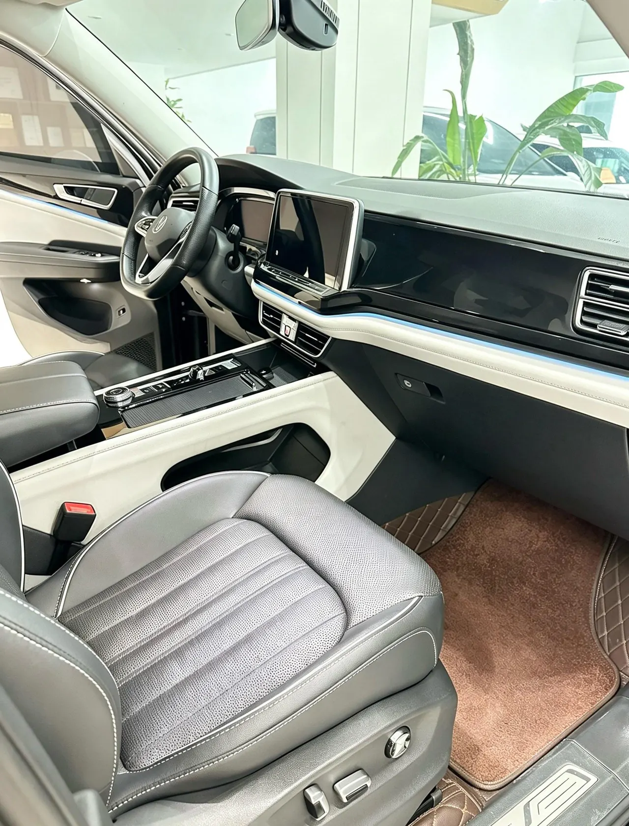 Volkswagen 2021 Touang 2.5T 530 V6 4-wheel Drive Respect Deluxe Automatic Transmission 4