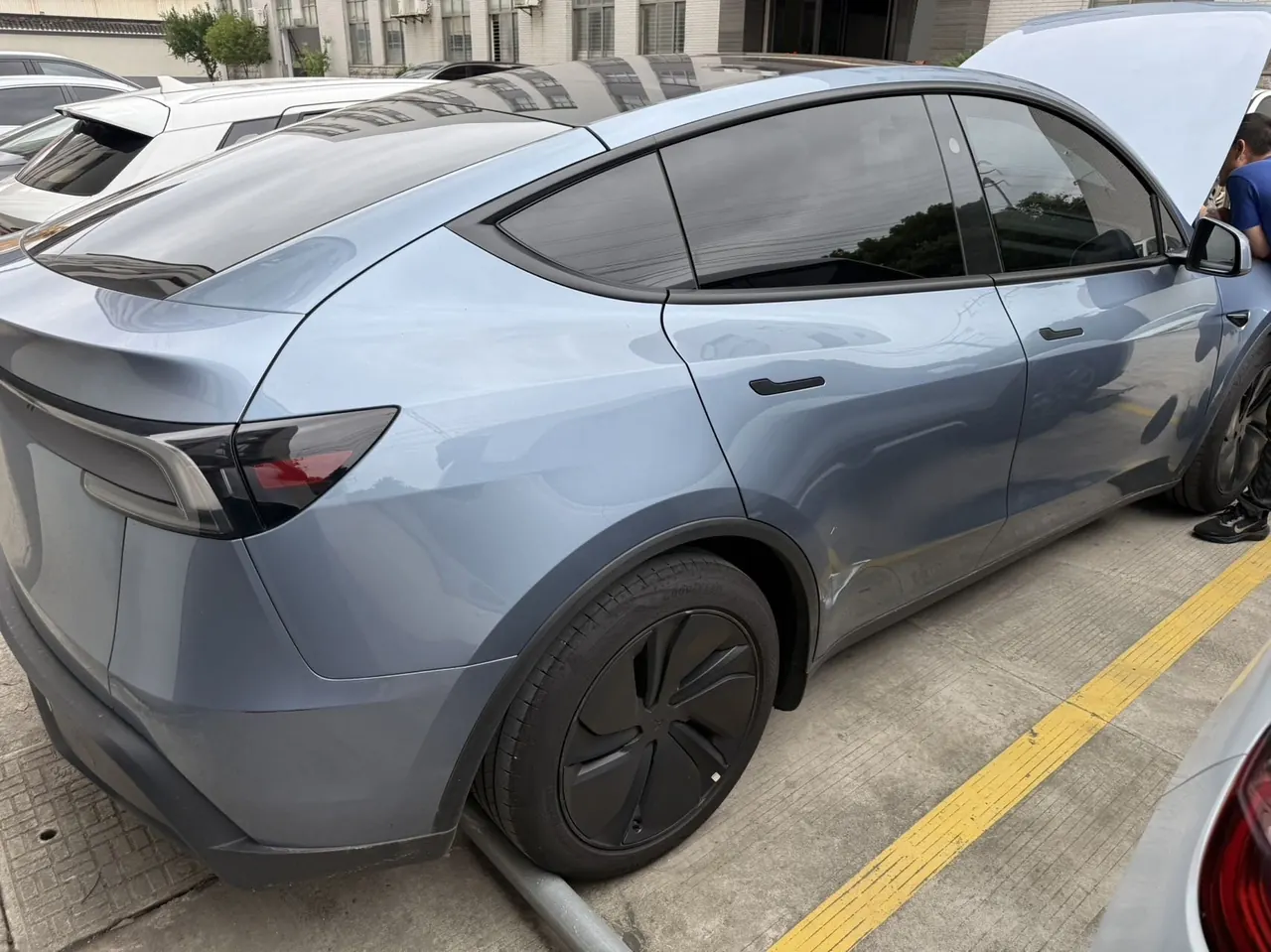 Tesla 2025 Model Y rear-wheel drive version automatic transmission 2